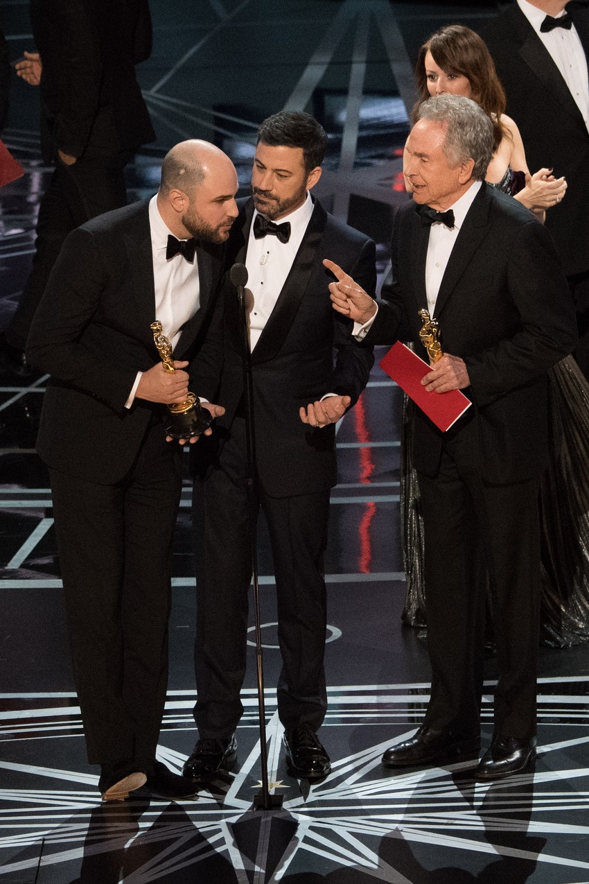 Džordan Horovic, Džimi Kimel (voditelj večeri) i Voren Biti