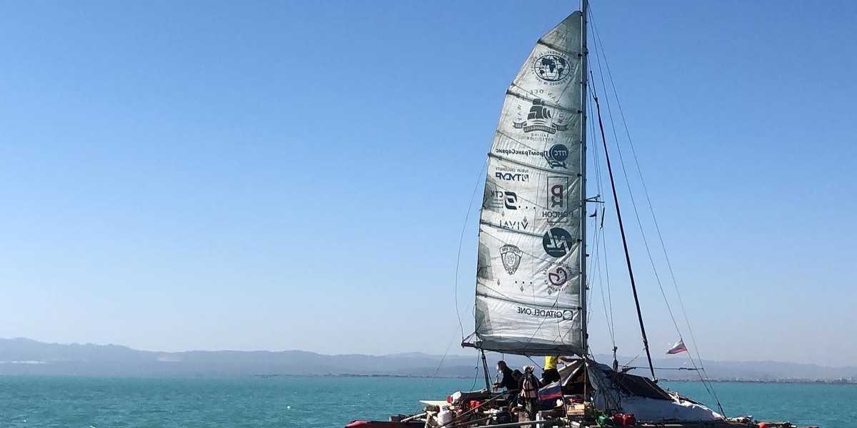 "Russian Ocean Way", rosyjski trimaran, został zniszczony przez sztorm na Pacyfiku.