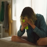Az iskolai bántalmazás ellen hazai sztárokkal: Safer Internet Day