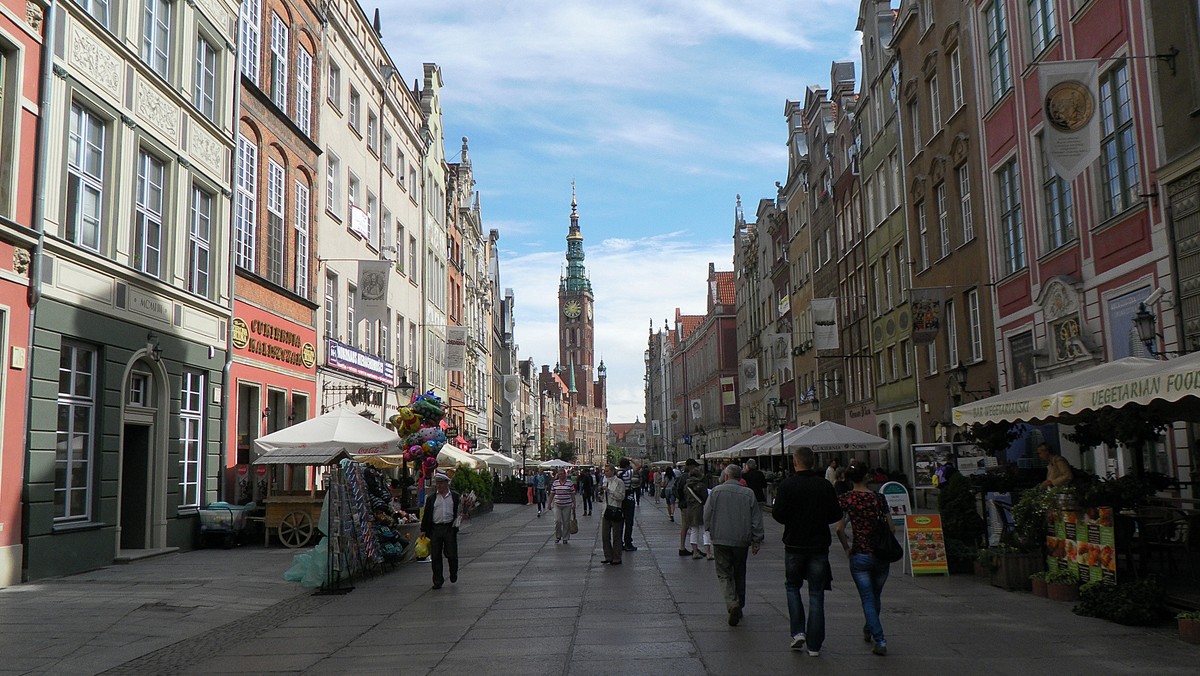 Grupa 5 Architekci z Warszawy wygrała konkurs na koncepcję architektoniczno-krajobrazową dla promenady miejskiej Droga do Wolności, przebiegającej przez teren dawnej Stoczni Gdańskiej. Projektanci zaproponowali, aby na deptaku założyć sad jabłoniowy.