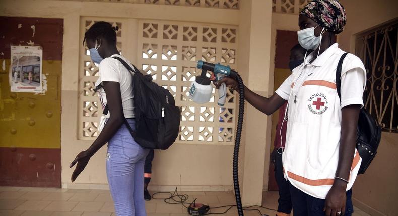 Succès silencieux du Sénégal face à la Covid-19: résultats des tests en 24 heures, contrôles de température dans chaque magasin, pas de bagarre pour les masques