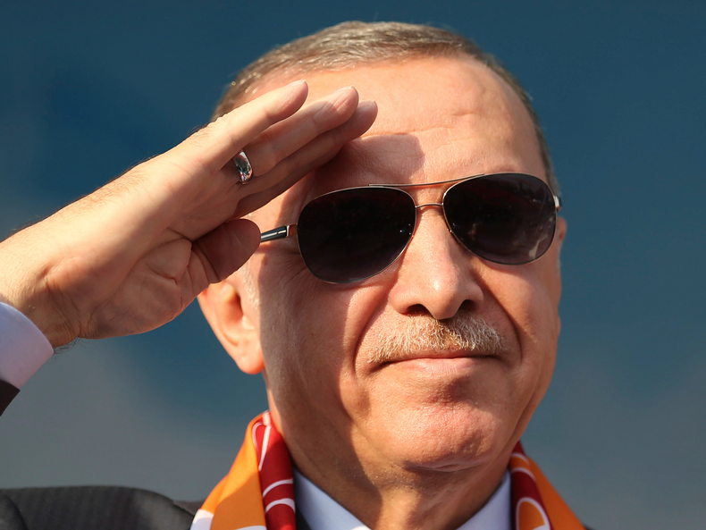 President of turkey. Эрдоган без усов фото. Раджаб Тайип Эрдоган мужик.