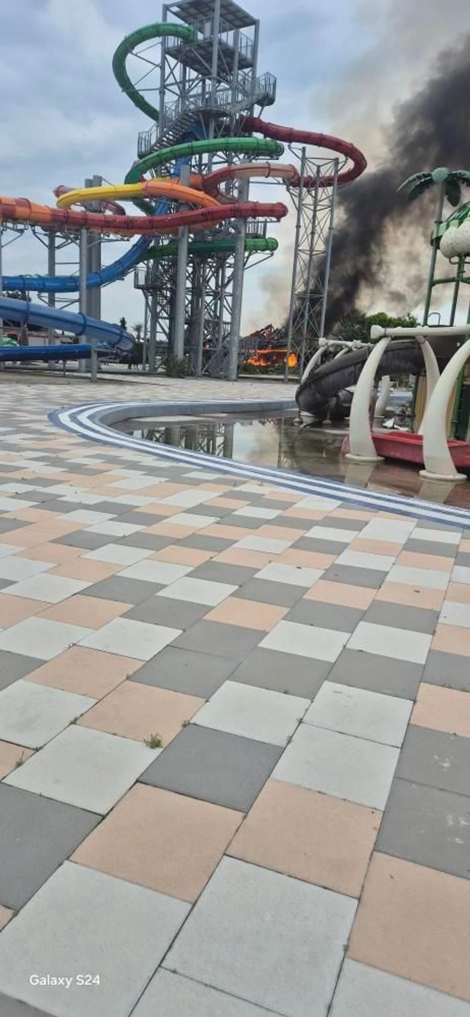 Gori "S klub" u Jakovu