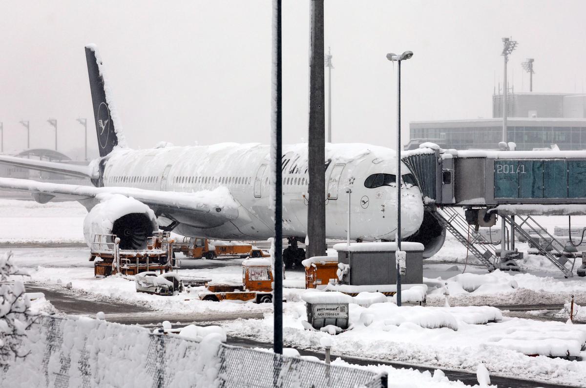 Káosz Münchenben: megbénította a közlekedést a havazás - Leálltak a repülők és vonatok