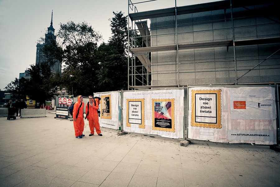 Galeria plakatu na płocie. Nietypowa akcja artystyczna w stolicy