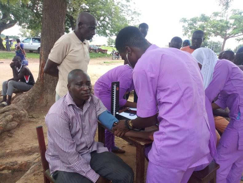 African Doctors for Africa durante la sensibilizzazione medica nel consiglio distrettuale di Gwagwalada