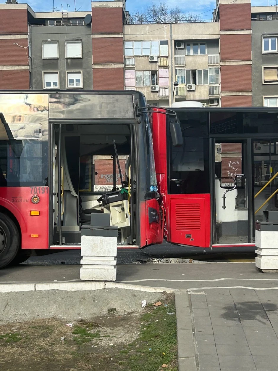 Sudar dva autobusa na Novom Beogradu 