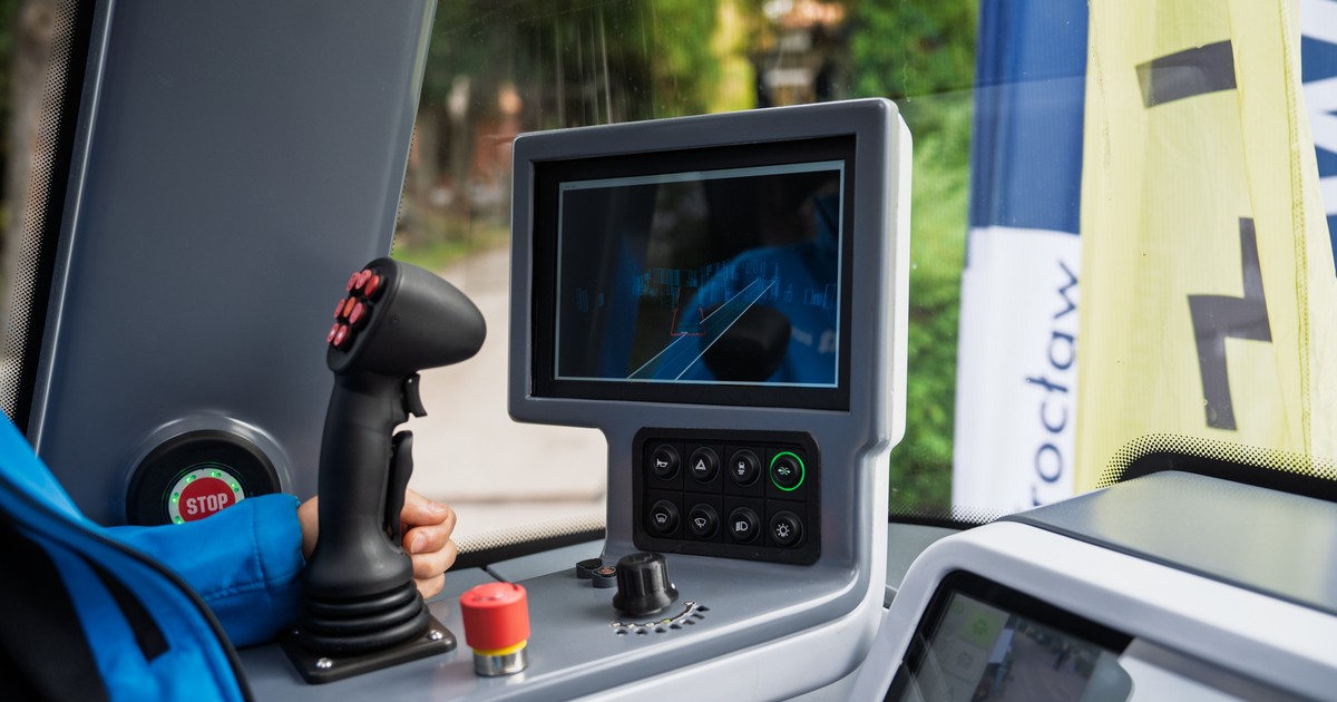 Bezzałogowy trnasport po wrocławskim cmentarzu Osobowickim. To rewolucja!