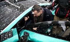 Premier Morawiecki nie ma samochodu, ale wie jak ożywić polską motoryzację