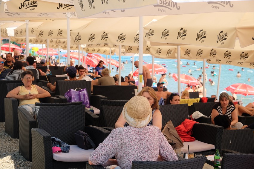 Puni kafići na Adi Ciganliji