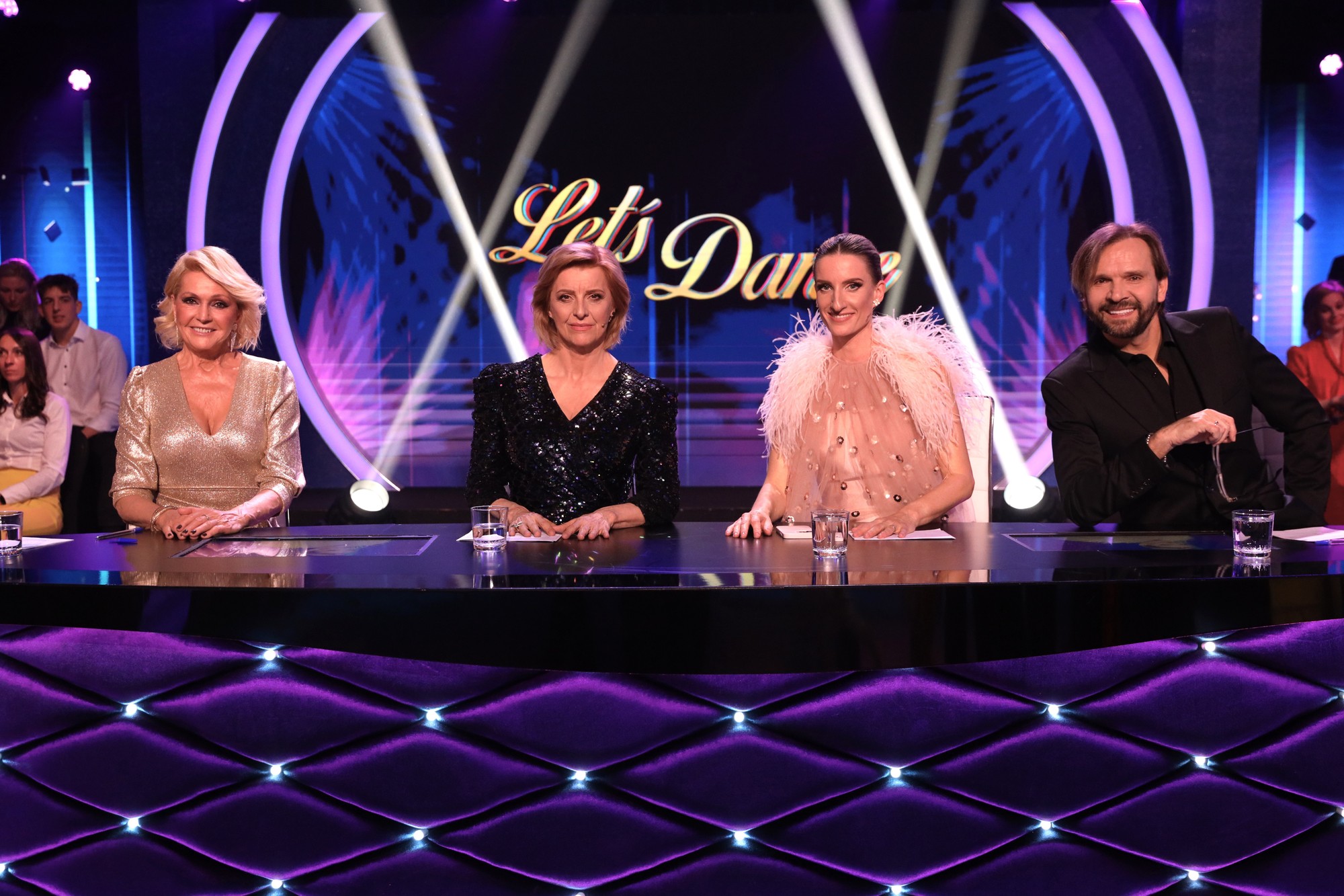 Deviate kolo 9. ročníka šou Let's Dance: Helena Vondráčková, Tatiana Drexler, Adela Vinczeová a Jano Ďurovčík.