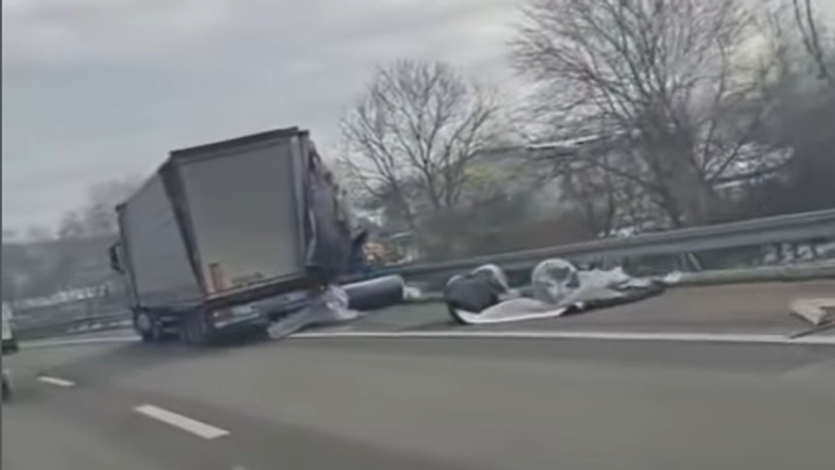 Kamion sleteo s autoputa u Beogradu