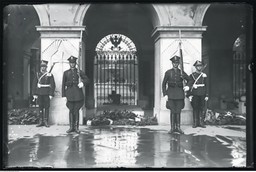 Grób Nieznanego Żołnierza. Jak Polska upamiętniła Bohaterów?