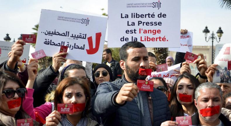 Tunisie 2 journalistes maintenus en détention provisoire