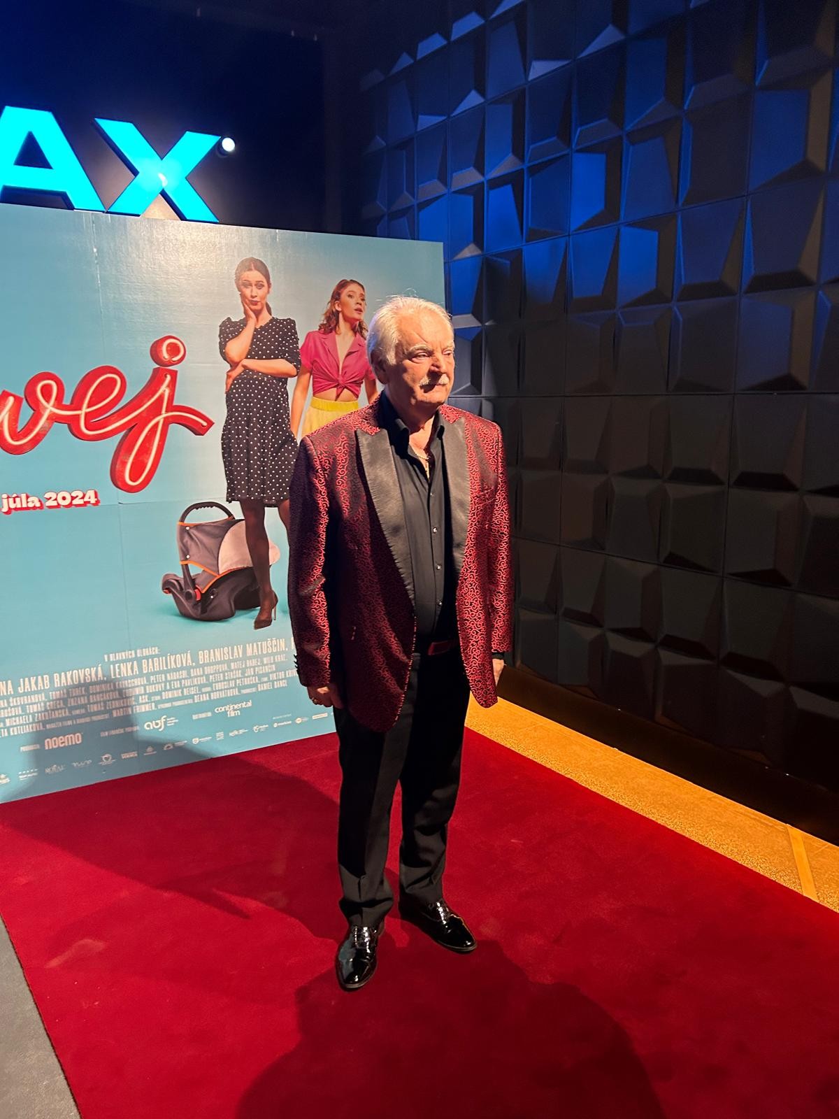 Bratislavská premiéra filmu Kavej - spevák Peter Stašák.