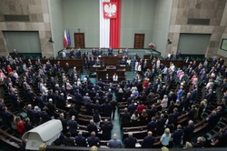 "Miodowy miesiąc" prezydenta Nawrockiego napędza PiS. Kto jeszcze na podium? Nowy sondaż