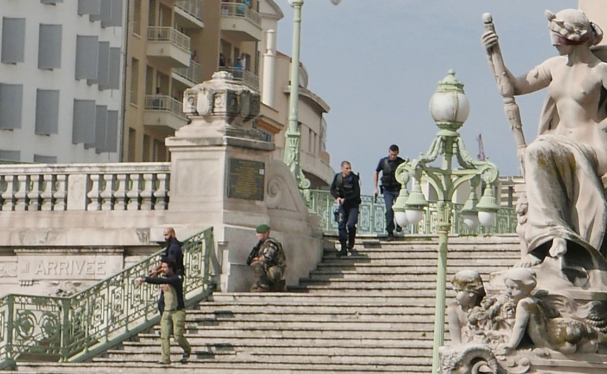 Francuskie siły bezpieczeństwa w Marsylii