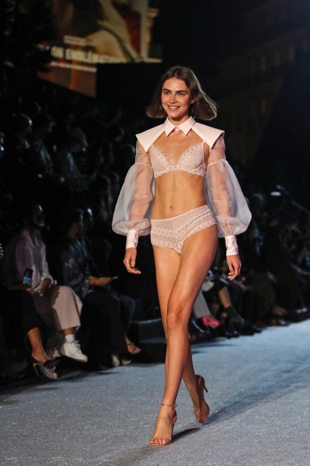 Pokaz kolekcji Etam wiosna/lato 2021 na Paris Fashion Week