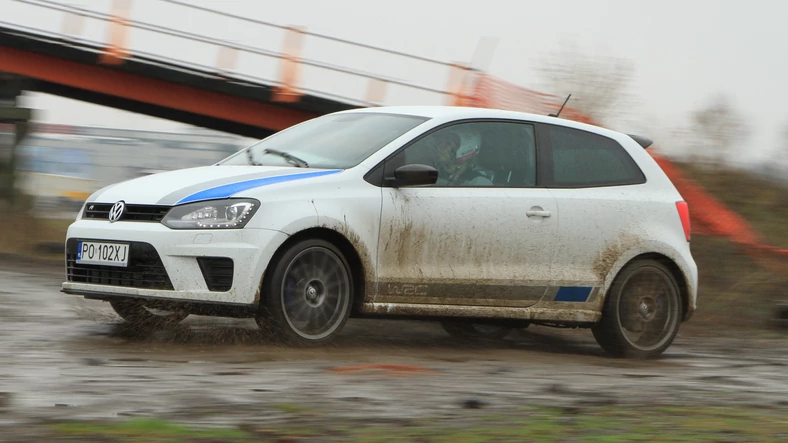 Na rynku jest też niewielka partia "cywilnych" aut 2.0 WRC.