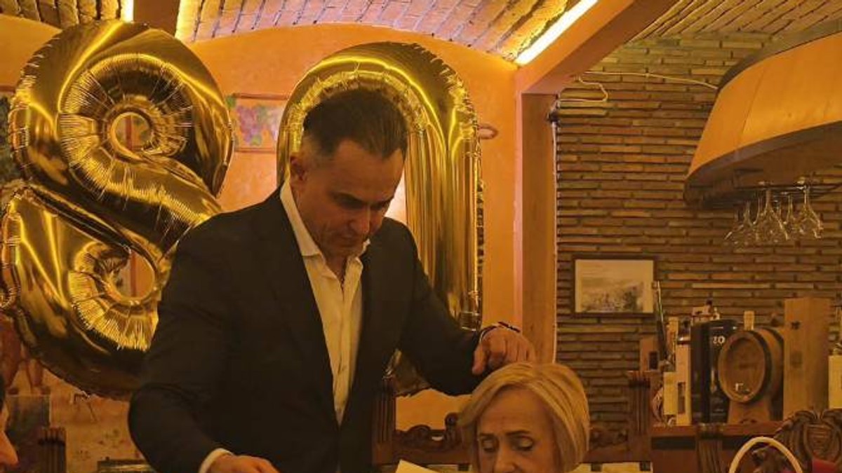 Dragan Stanković proslavio majki 80. rođendan