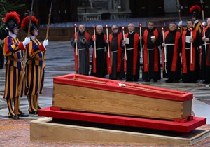 Kovčeg sa telom pape Franje stigao u Baziliku Svetog Petra u Vatikanu