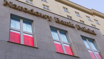 Tłoczone z danych. Długi cień stóp procentowych