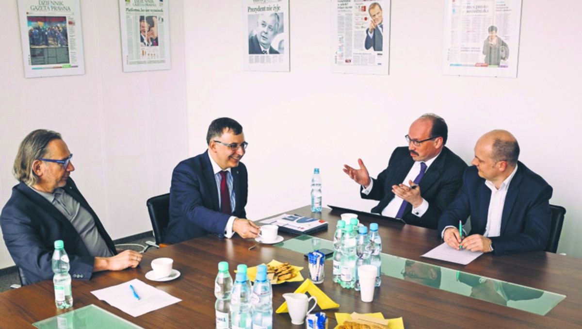Cezary Stypułkowski, prezes mBanku, Zbi gniew Jagiełło, szef PKO Banku Polskiego, Łukasz Bystrzyński, partner w firmie doradczej PwC, i Łukasz Wilkowicz, dziennikarz DGP