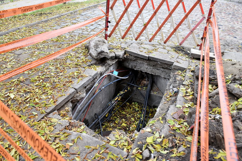 Niebezpieczny wykop na Rzgowskiej zagraża pieszym 