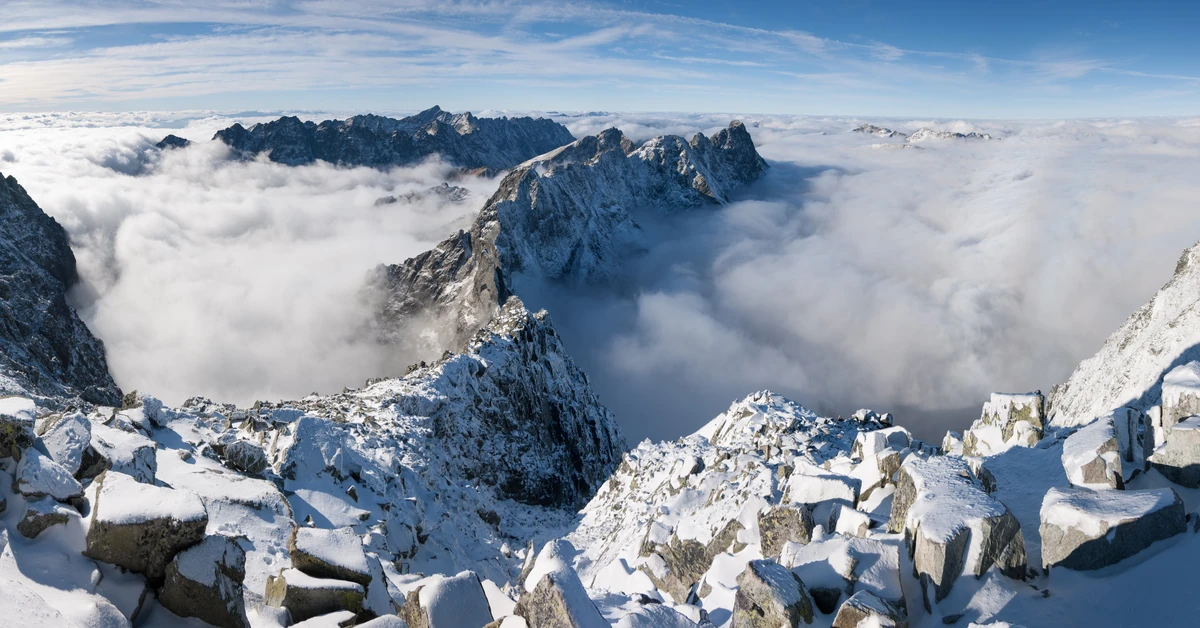 Groźny wypadek w Tatrach. Turysta spadł z dużej wysokości i walczy o życie