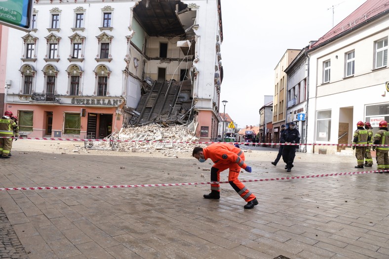 Rybnik: Zawaliła się frontowa ściana remontowanej kamienicy w centrum