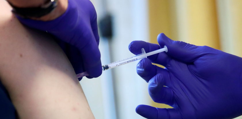 Rząd znowu wystraszył się obowiązkowych szczepień? Autor ustawy: "Założenia są lajtowe"