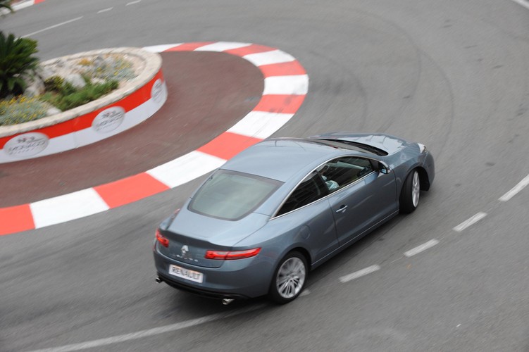 Auto powstało na bazie limuzyny