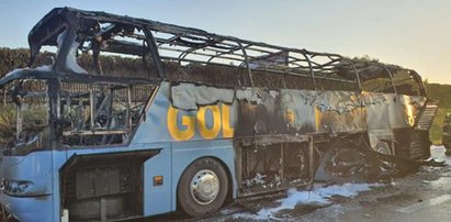 Autokar stanął w płomieniach. O włos od tragedii na autostradzie. W środku było 35 pasażerów