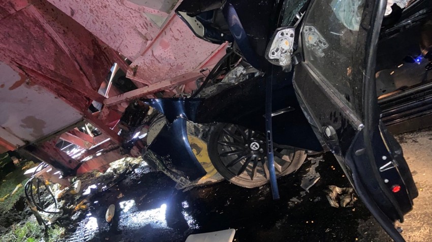 "BMW" potpuno smrskan u saobraćajnoj nesreći kod Kraljeva