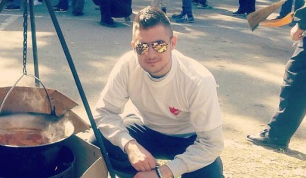 Pevač otvorio devojci sajt za odrasle