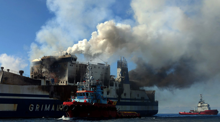 Tűz ütött ki egy tengerjáró hajón a Jón-tengeren / Fotó: MTI/AP/InTime News/Voula Pappa