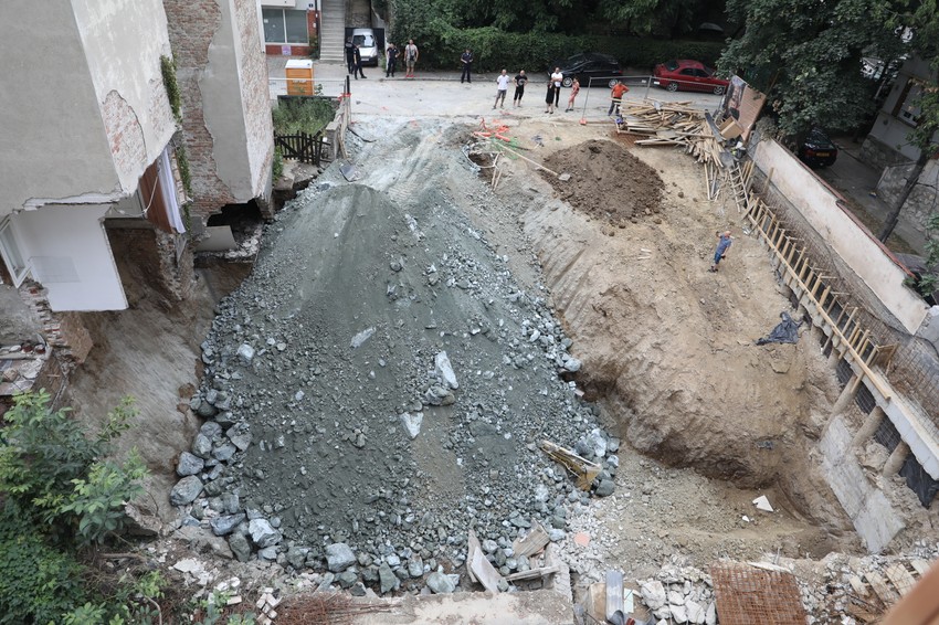 Postoji mogućnost da se uruši cela zgrada na Vračaru