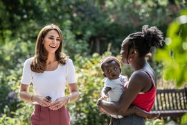 Kejt Midlton ne skida ove patike 3 GODINE, Kamila kupuje na sniženju: Mogu da uđu u bilo koji butik i ne pitaju za cenu, a oblače se kao svaka druga DEVOJKA U KNEZ MIHAILOVOJ