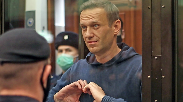 Navalnij szívecskével üzent a bíróságon a feleségének Fotó: GettyImages