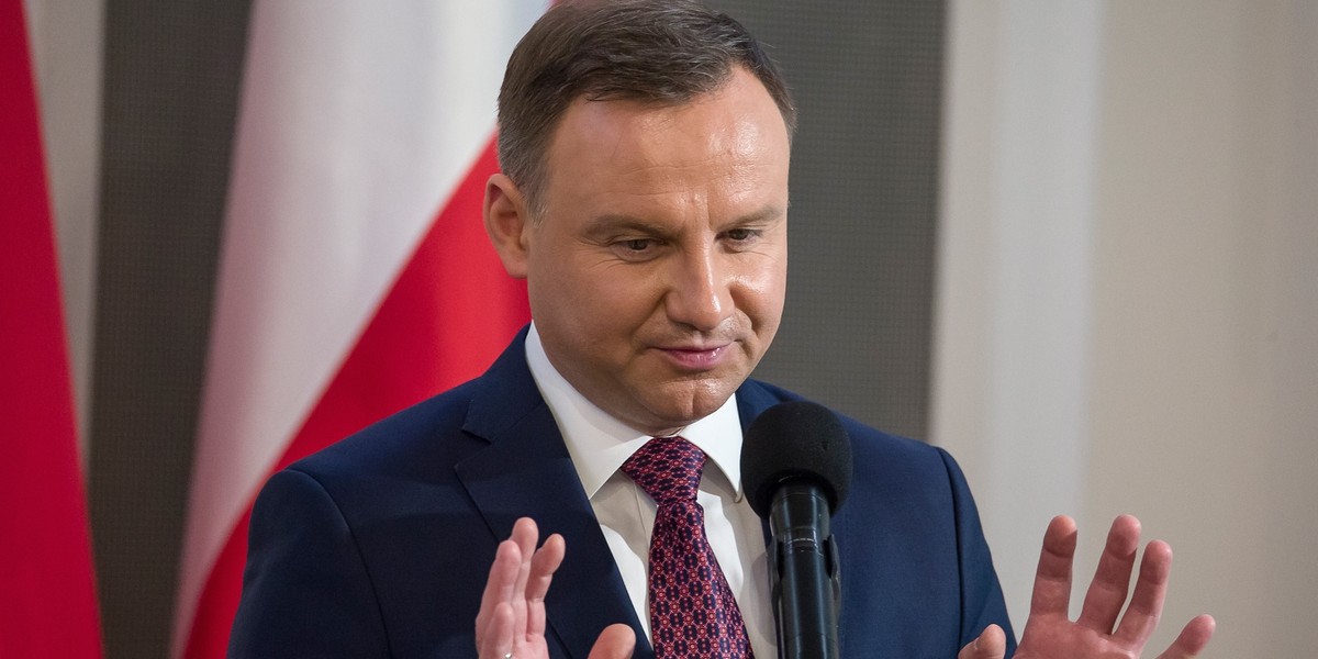 Nigdy nie podważałem kandydatur 14 oficerów, które szef MON przedstawił mi do awansów na stopnie generalskie - oświadczył prezydent Andrzej Duda. 