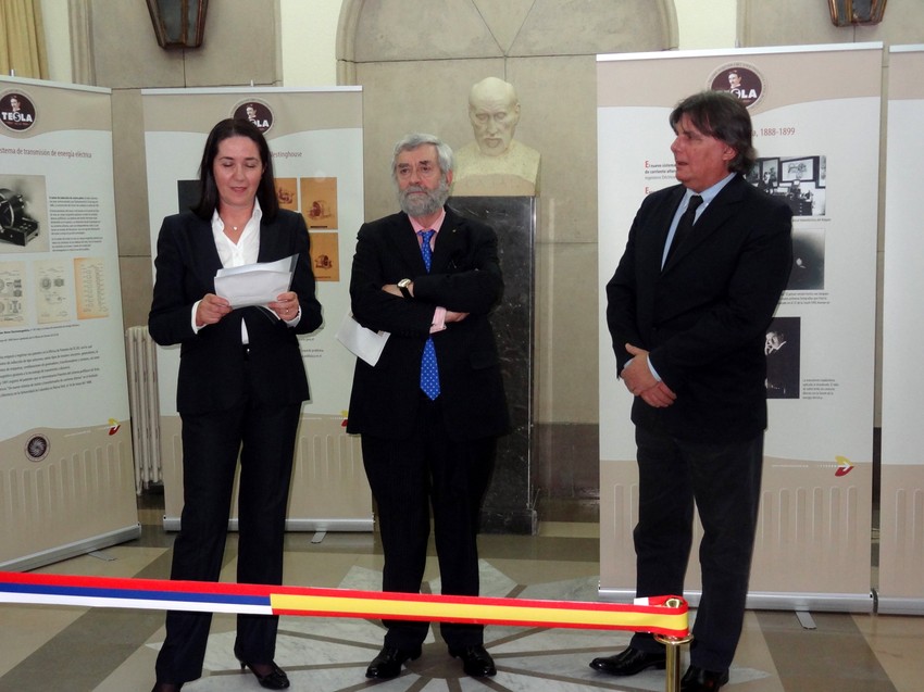 Jela Baćović, ambasadorka Srbije u Španiji, Migel Anhel Alario Franko, predsednik Akademije nauka u Madridu, i Vladimir Jelenković, direktor Muzeja Nikola Tesla