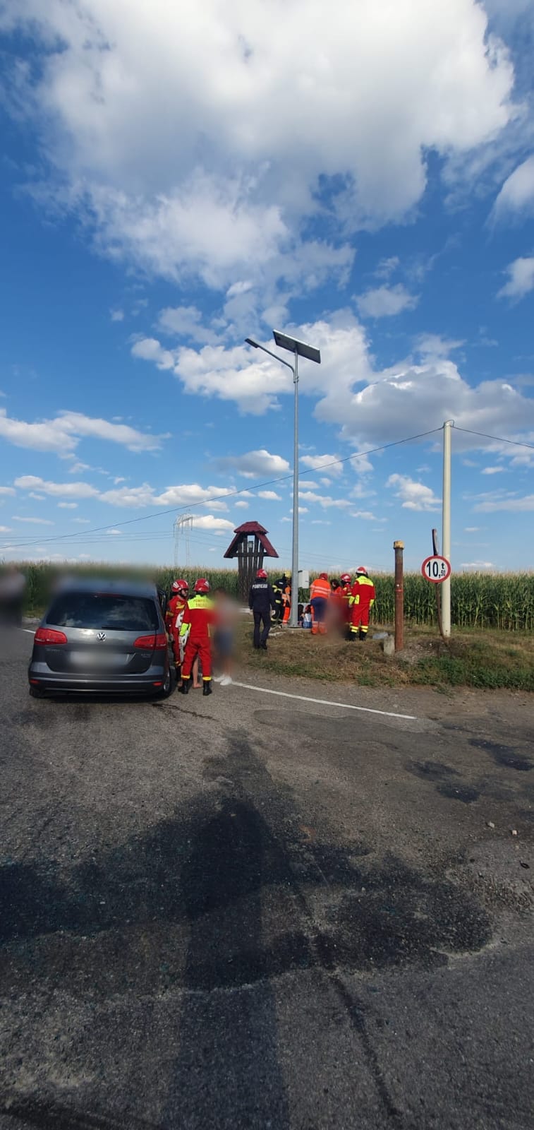 Accident grav în judeţul Suceava. 9 persoane au fost duse la spital, dintre care 6 copii