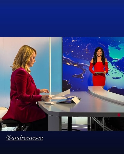 Cum a apărut Andreea Esca de Crăciun alături de copiii ei, de părinții săi și de socri. Seara a prezentat Știrile Pro TV