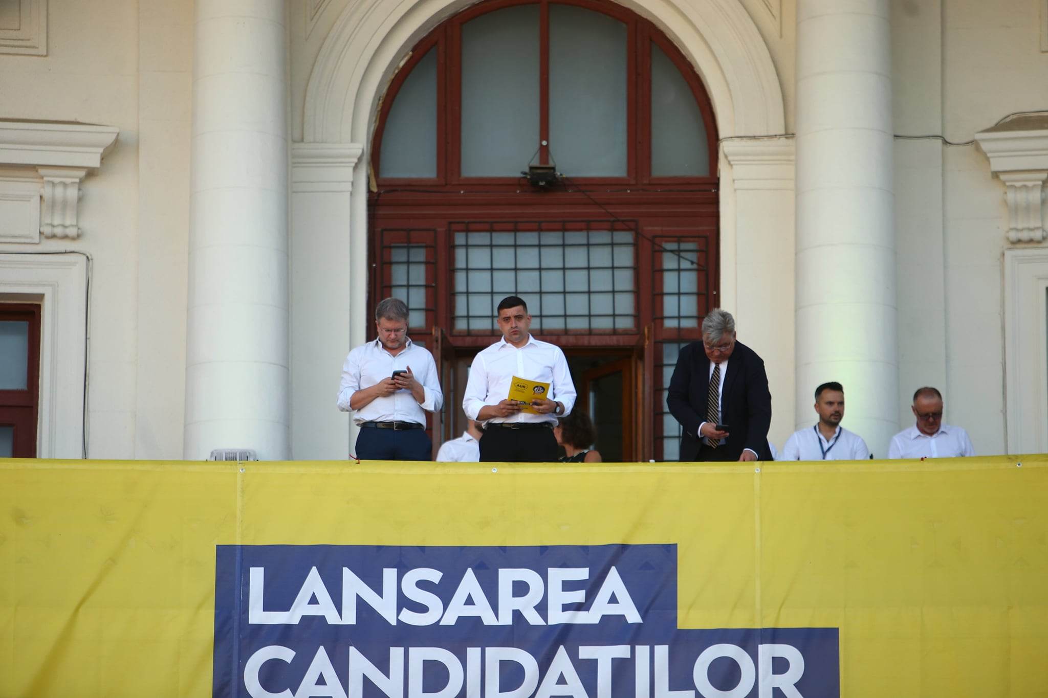 AUR și-a lansat candidații la europarlamentare în fața a mii de susținători. Simion: Dacă Viktor Orban își face temele, s-ar putea să-l vrem în proiectul nostru european