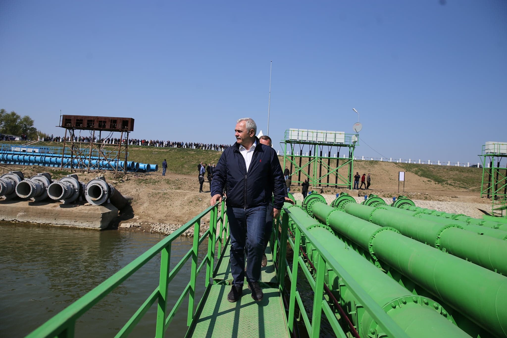 FOTO | Liviu Dragnea şi-a reluat campania. Promite TVA de 5% pentru produsele bio autohtone şi aprozare pentru producătorii români