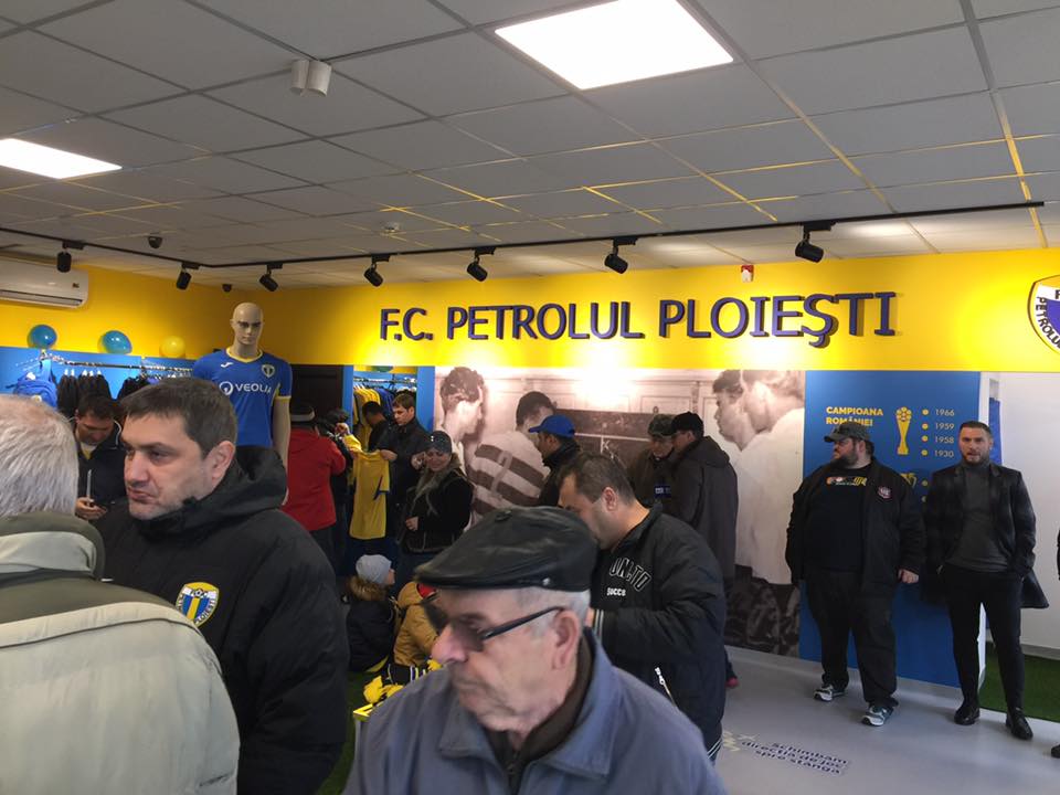 Petrolul Ploiești și-a deschis un magazin oficial. Fanii l-au luat cu asalt / FOTO&VIDEO