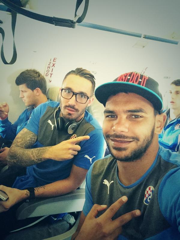 FOTO&VIDEO/ Jucătorii de la Dinamo Zagreb au ajuns la Ploieşti. Sunt păziţi de jandarmi!