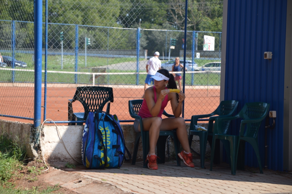 Ioana Loredana Roșca și-a adus buldogul francez la Arad. Fata a câștigat Roland Garros-ul la junioare / GALERIE FOTO