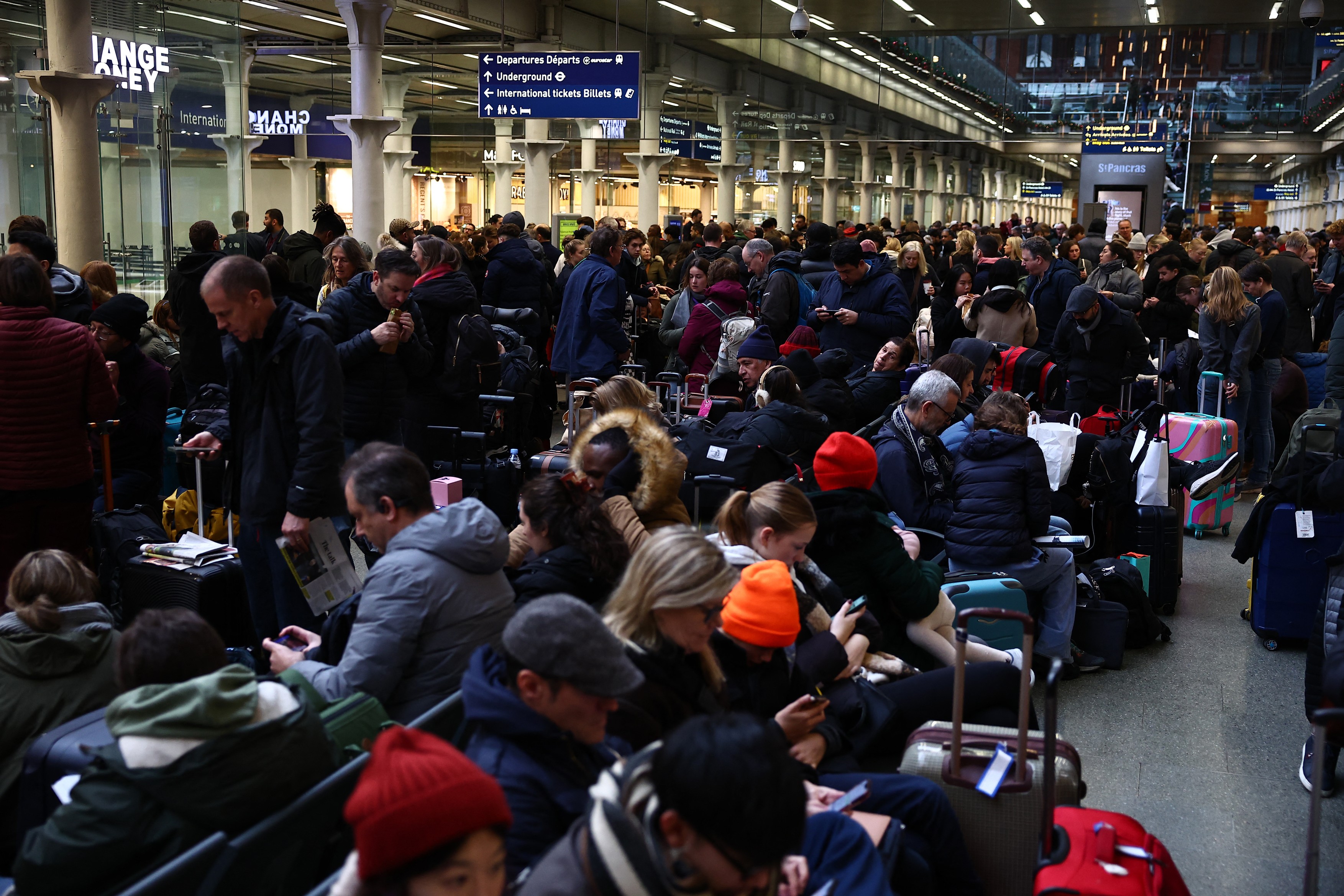 Circulația trenurilor Eurostar din Londra, anulată după ce un tunel de sub Tamisa a fost inundat