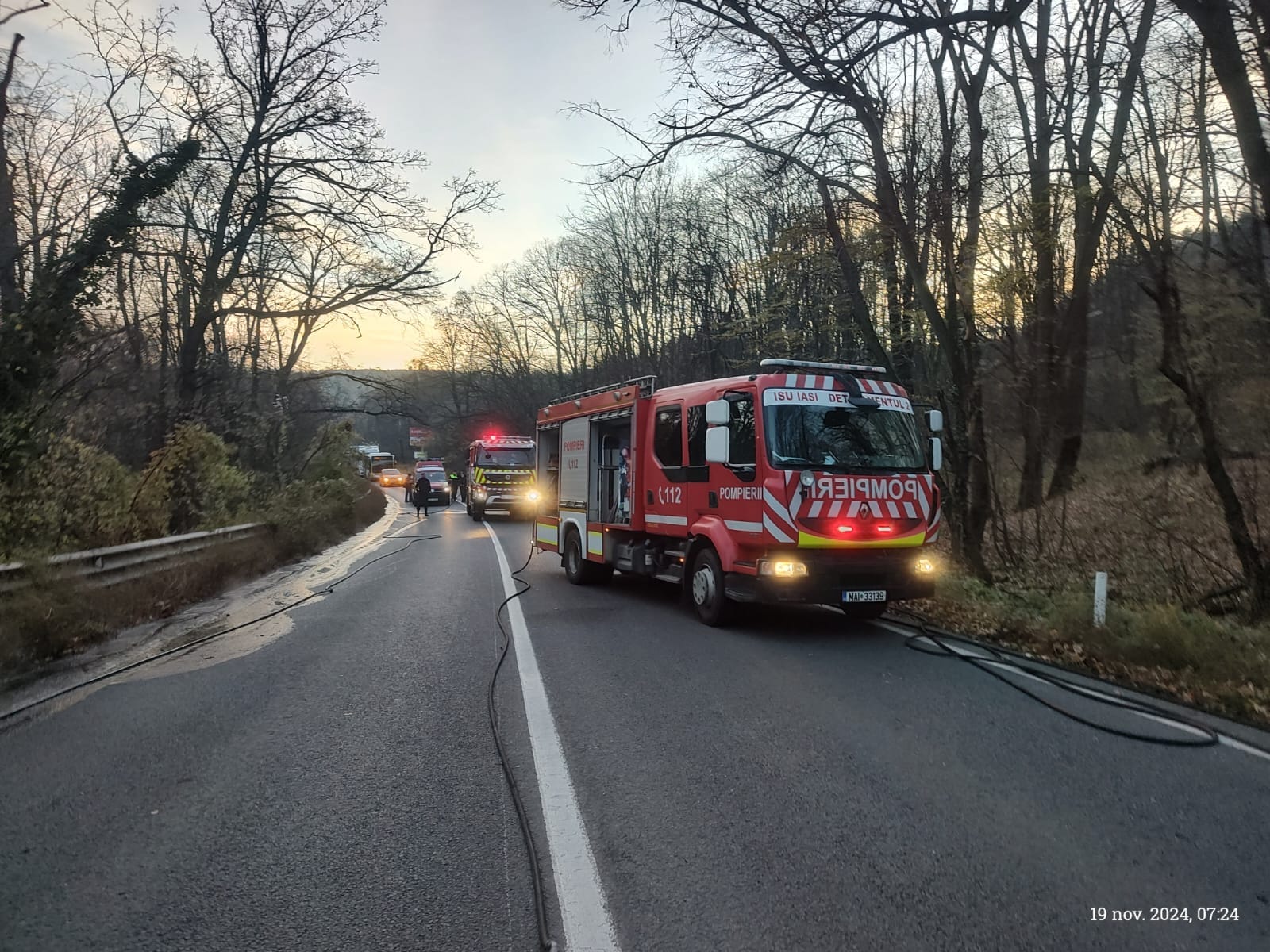 Un microbuz cu 11 pasageri a ars ca o torță în Iași. Oamenii au ieșit la timp din vehicul